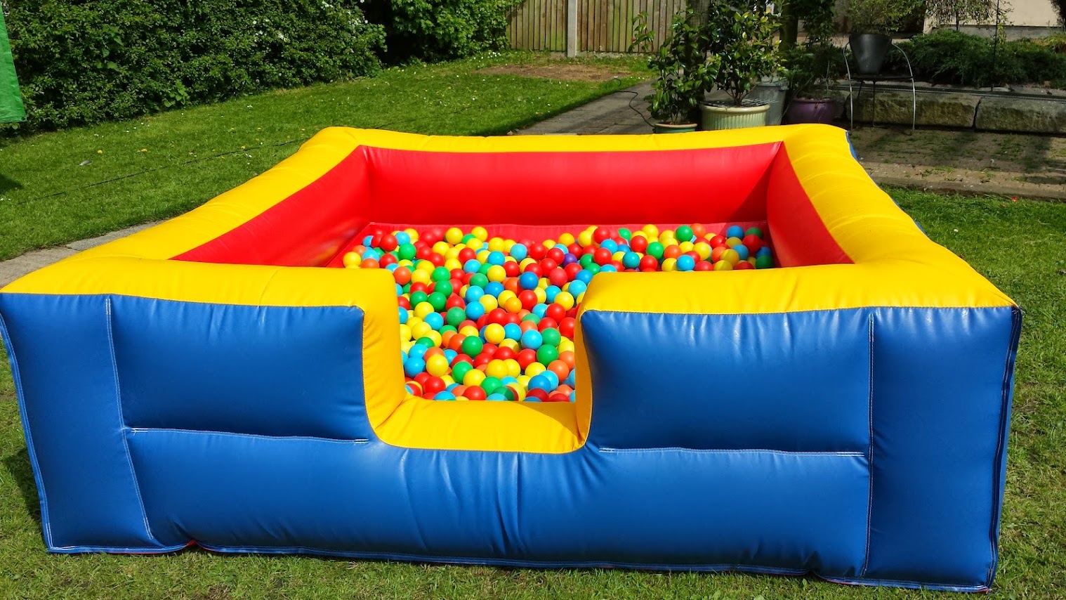 soft play ball pond